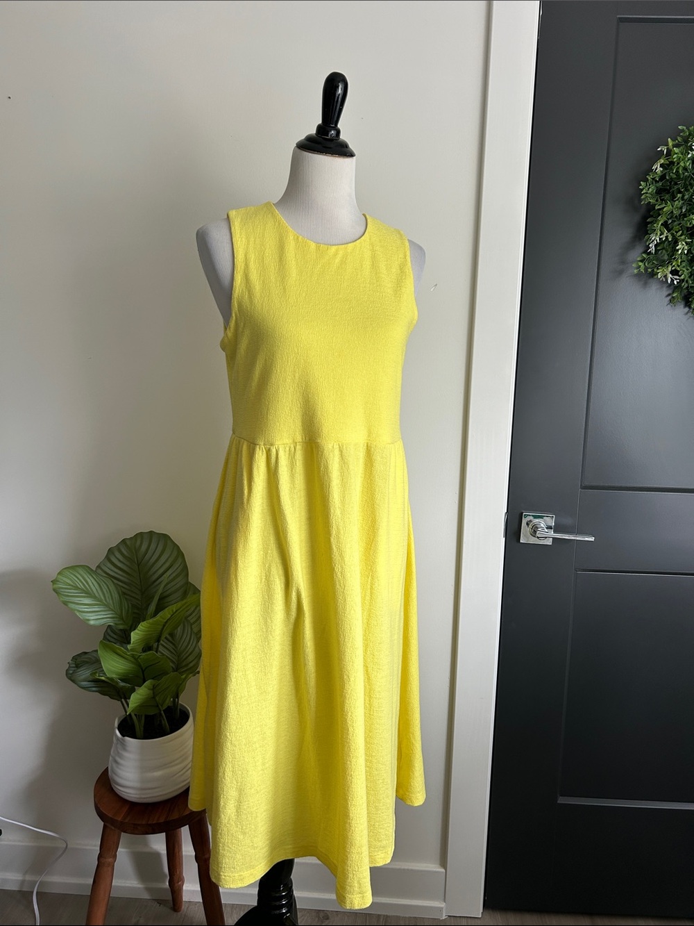 🌼 sunny in Ann Arbor L may fit M too! Yellow A-Line Midi Dress with pockets